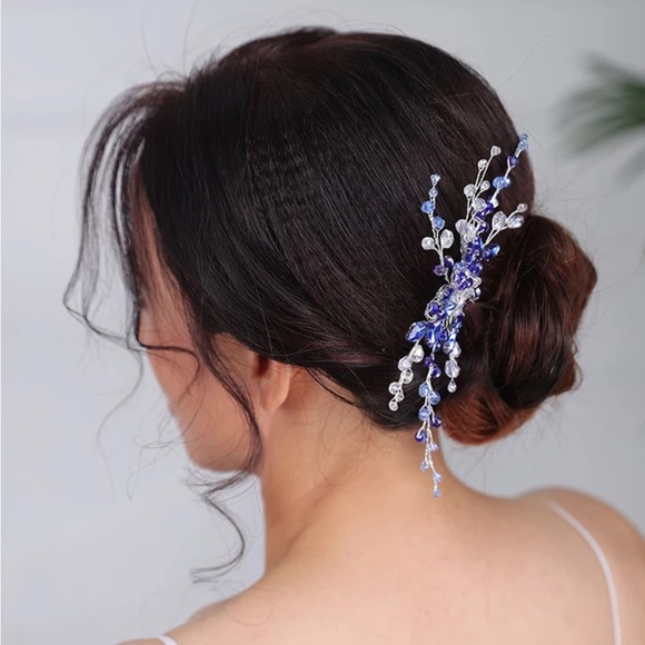 💎NWT💎 Gorgeous blue and white hair piece with a silver undertone - Picture 3 of 5